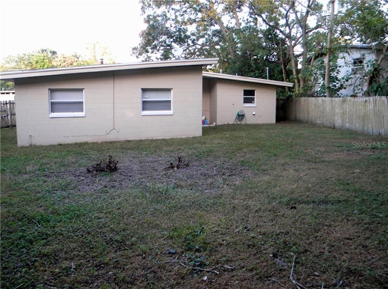 Photo 2 of 13 - 4426 Rossmore Dr, Orlando, FL 32810
