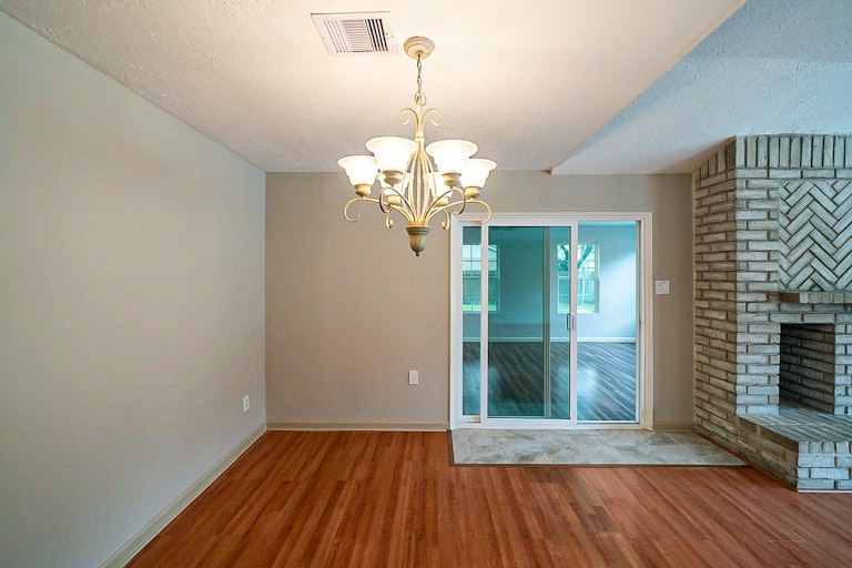 Photo 17 of 32 - 105 Greenshire Dr, League City, TX 77573