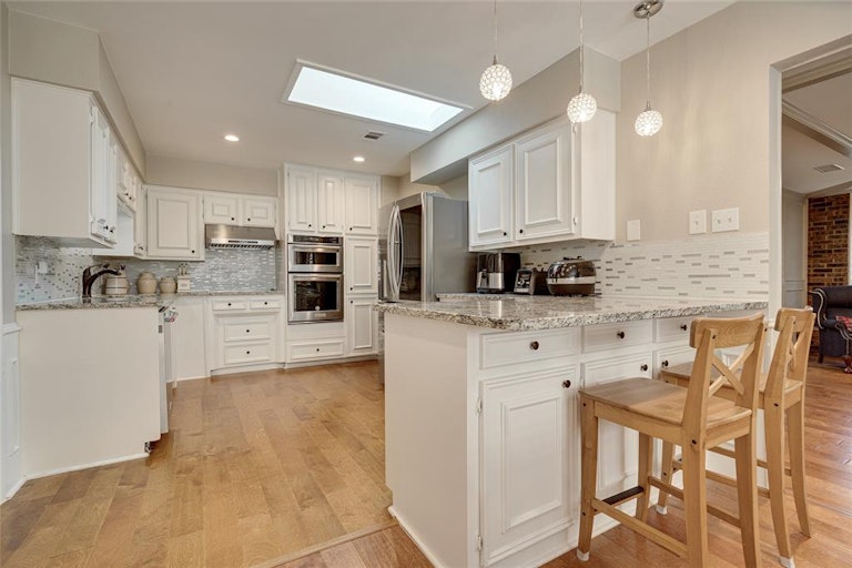 Photo 11 of 29 - 2609 Still Meadow Rd, Irving, TX 75060