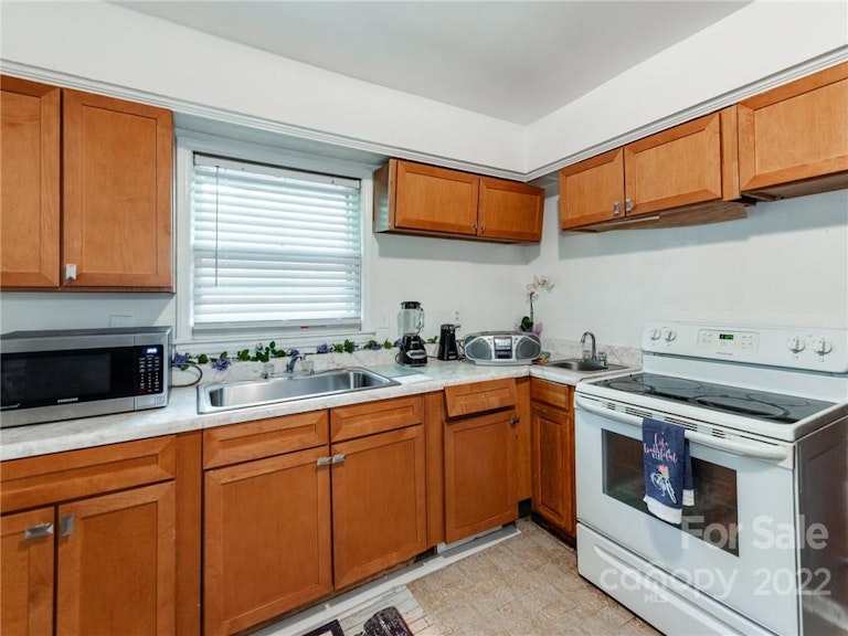 Photo 8 of 24 - 609 Fawnbrook Ln, Charlotte, NC 28217