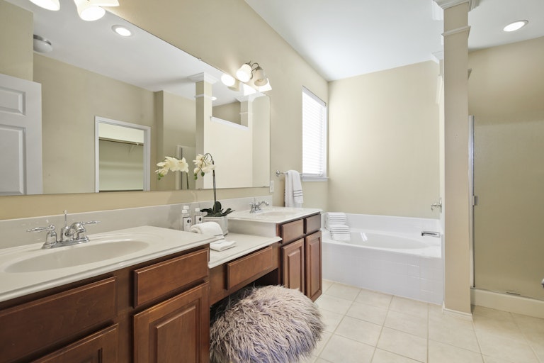 Photo 18 of 42 - 6148 Bullhead Dr, Fort Worth, TX 76179