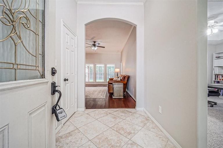Photo 3 of 19 - 5023 Misty Ln, Pasadena, TX 77505
