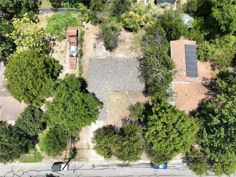 Photo 6 of 37 - 1800 Alguno Rd, Austin, TX 78757