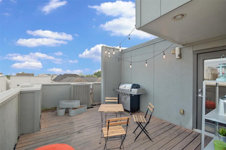 Photo 37 of 49 - 5638 Petty St Unit C, Houston, TX 77007
