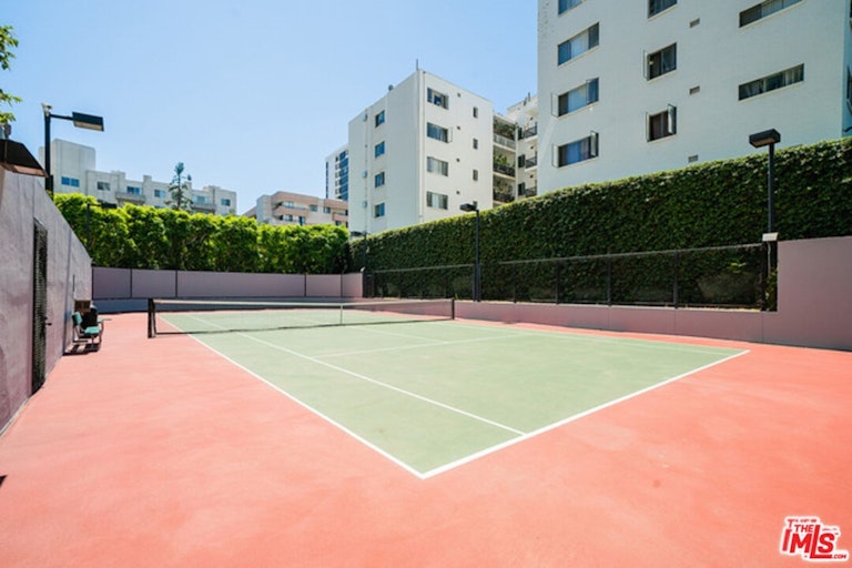 Photo 39 of 40 - 10601 Wilshire Blvd #404, Los Angeles, CA 90024