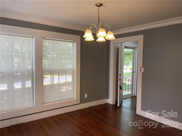 Photo 8 of 37 - 14108 Mill House Dr, Matthews, NC 28105