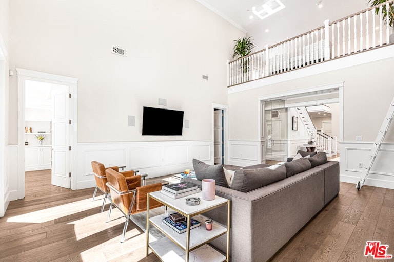 Photo 17 of 52 - 17524 Jayden Ln, Encino, CA 91316