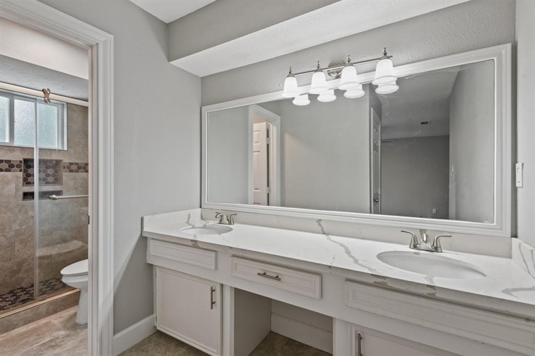 Photo 21 of 36 - 214 Andorra Ln, Houston, TX 77015