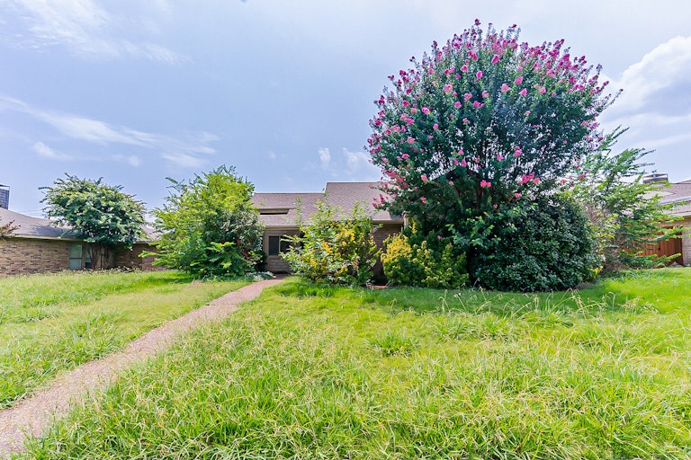 Photo 1 of 22 - 3800 Solarium Pl, Plano, TX 75075