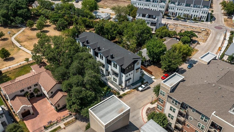 Photo 38 of 40 - 352 Foch St, Fort Worth, TX 76107