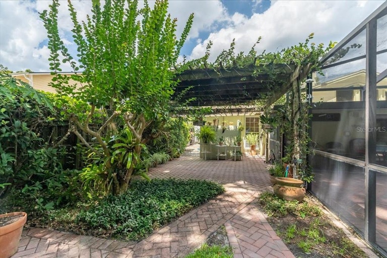 Photo 39 of 42 - 4904 Dewey Rose Ct, Tampa, FL 33624
