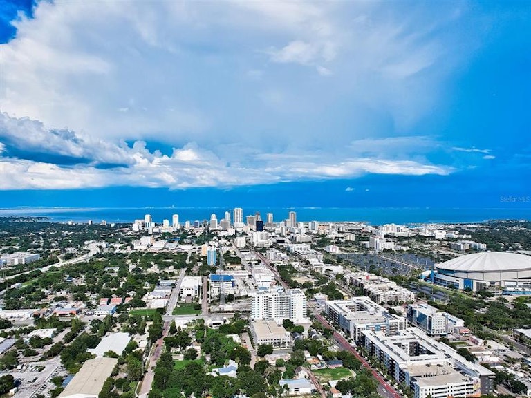 Photo 2 of 42 - 2010 Burlington Ave N, Saint Petersburg, FL 33713