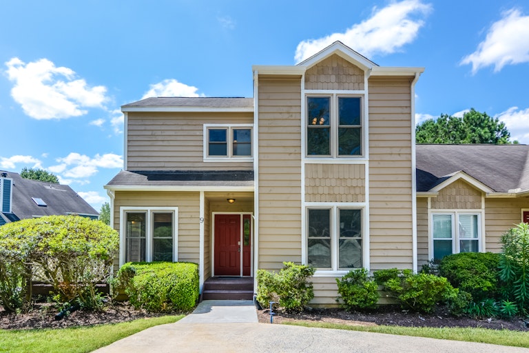 Photo 4 of 13 - 9 Hearthwood Cir, Durham, NC 27713