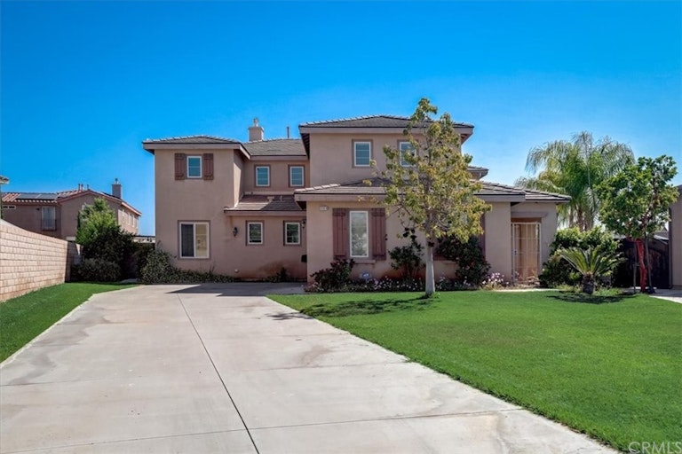 Photo 3 of 61 - 31916 Corte San Pablo, Winchester, CA 92596