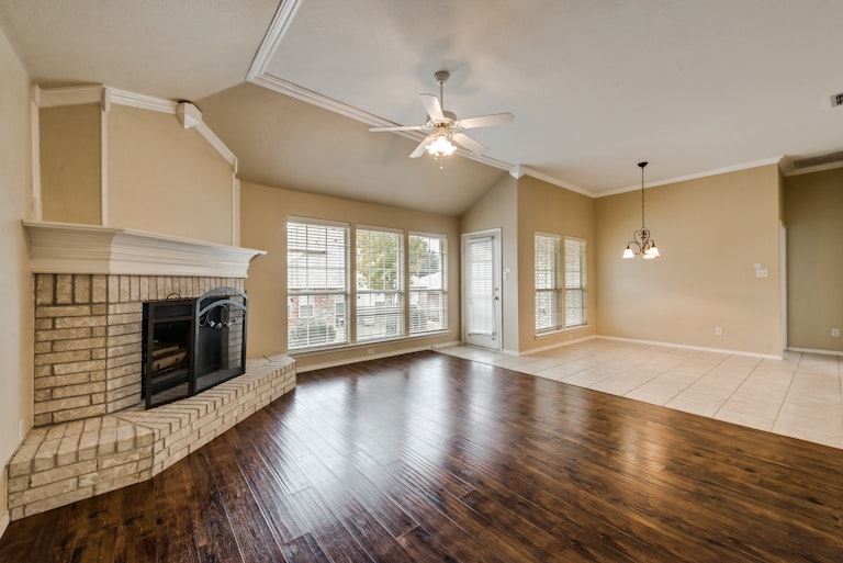 Photo 5 of 27 - 4861 Eagle Trace Dr, Fort Worth, TX 76244