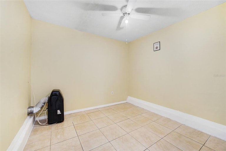 Photo 20 of 26 - 560 Abington Ct, Apopka, FL 32703