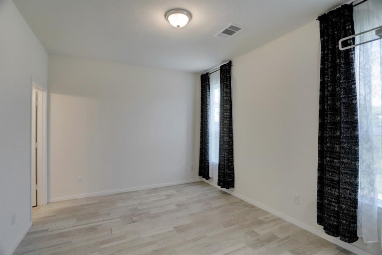 Photo 8 of 19 - 16615 Chill Brook Dr, Houston, TX 77084
