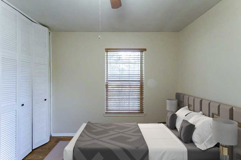 Photo 3 of 18 - 4614 Stoneleigh Dr, San Antonio, TX 78220