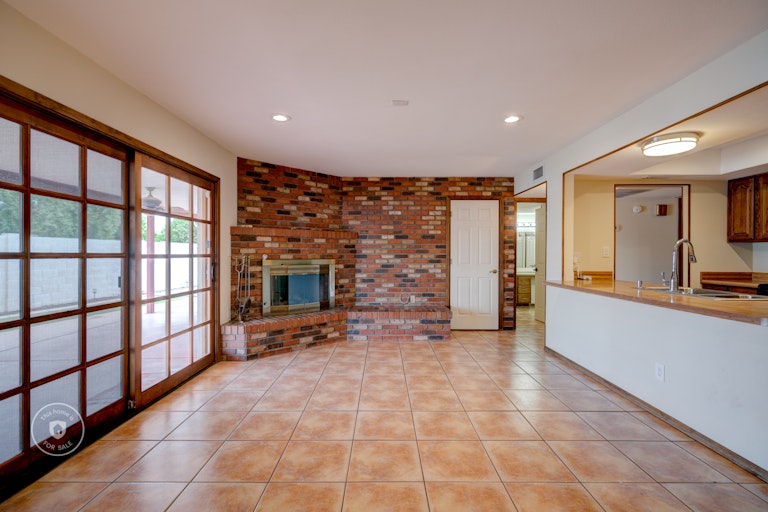 Photo 12 of 31 - 3407 W Evans Dr, Phoenix, AZ 85053