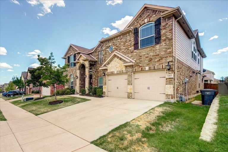 Photo 2 of 40 - 6413 Glenwick Dr, Fort Worth, TX 76123
