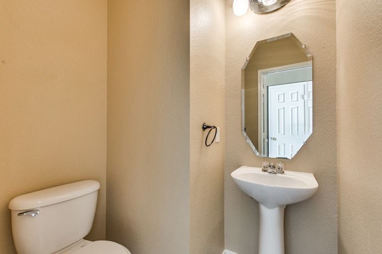 Photo 16 of 31 - 2700 Mountain Lion Dr, Fort Worth, TX 76244