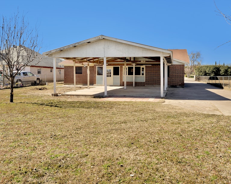 Photo 5 of 26 - 6724 Marvin Brown St, Fort Worth, TX 76179