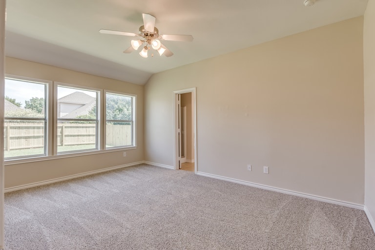 Photo 17 of 28 - 5916 Greenmeadow Dr, Argyle, TX 76226