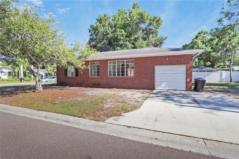 Photo 33 of 35 - 2601 Upton St S, Gulfport, FL 33711