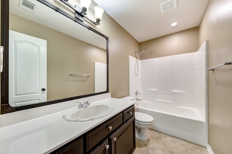 Photo 26 of 28 - 2225 Park Hurst Dr, Arlington, TX 76001