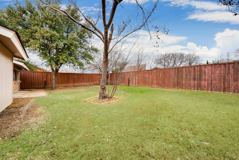 Photo 27 of 28 - 2109 Deerfield Dr, Carrollton, TX 75007