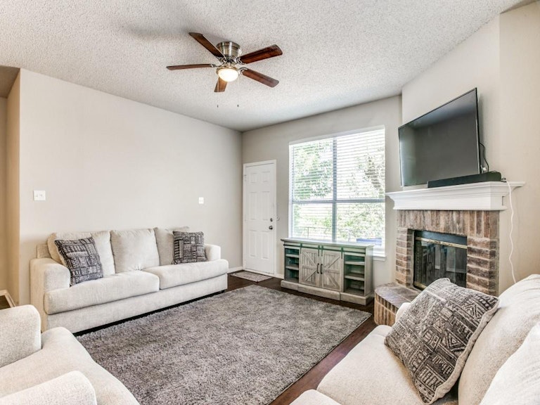 Photo 6 of 32 - 6449 Riverwater Trl, Fort Worth, TX 76179