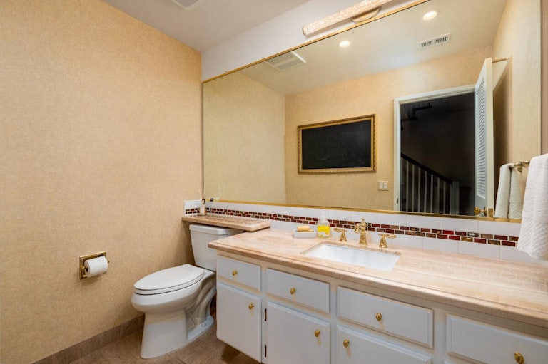 Photo 10 of 40 - 317 Wyndgate Rd, Sacramento, CA 95864