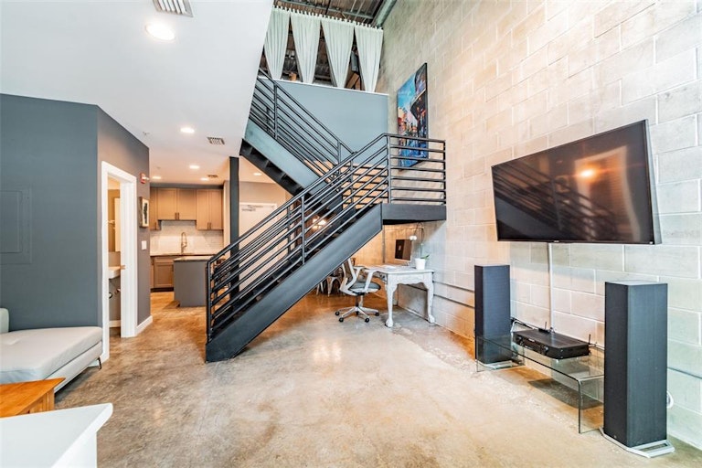 Photo 4 of 35 - 5008 S MacDill Ave #4, Tampa, FL 33611