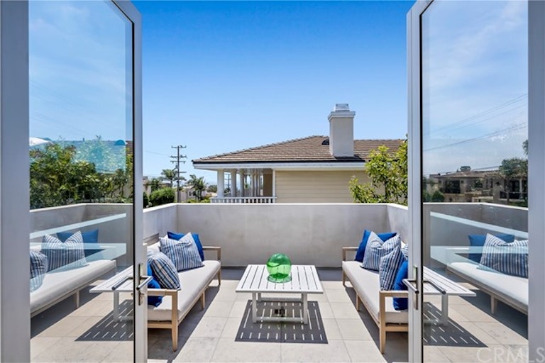 Photo 32 of 56 - 763 11th St, Manhattan Beach, CA 90266