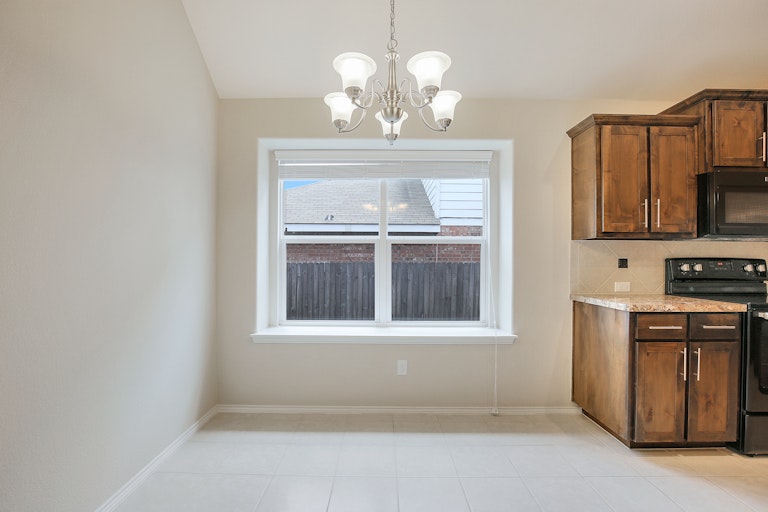 Photo 8 of 26 - 4021 Winter Springs Dr, Fort Worth, TX 76123