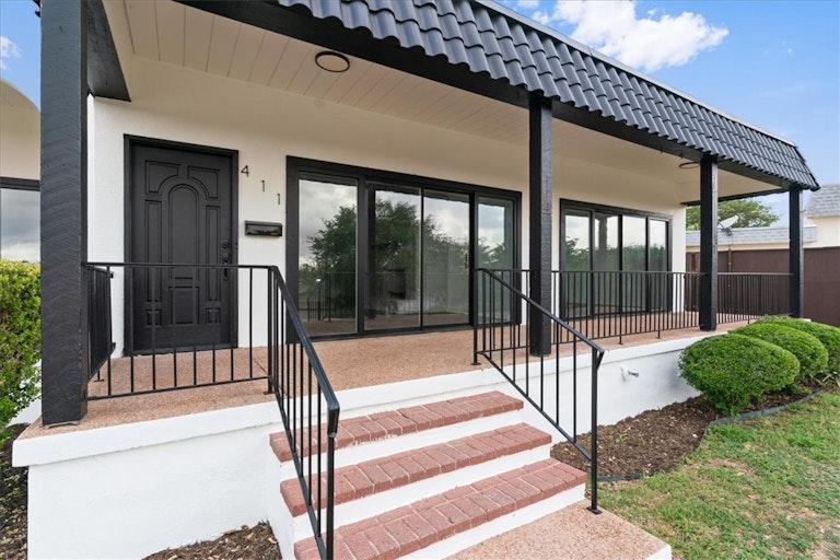 Photo 1 of 34 - 411 Seawind, Lakeway, TX 78734