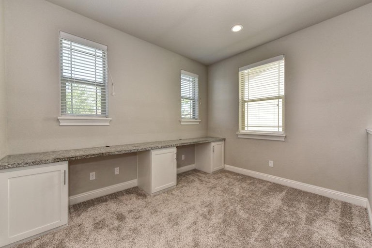 Photo 23 of 34 - 668 Addison Ln, Folsom, CA 95630