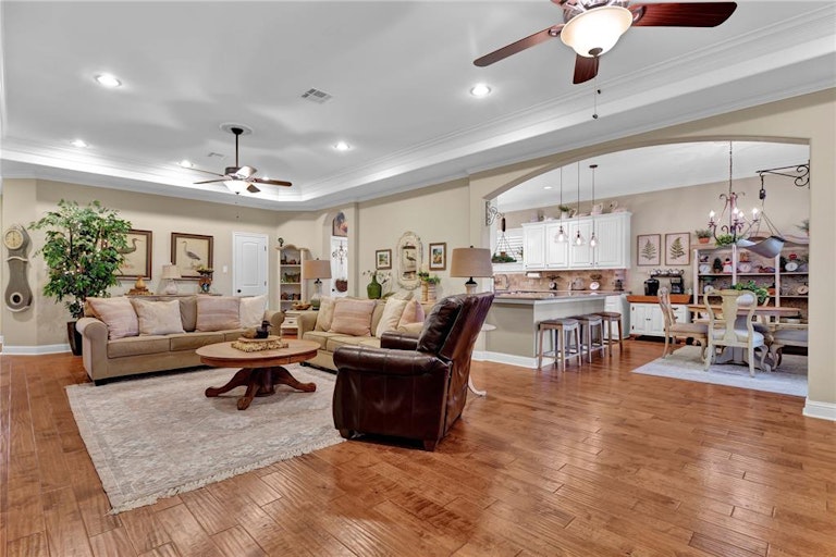 Photo 9 of 38 - 8702 Malardcrest Dr, Humble, TX 77346