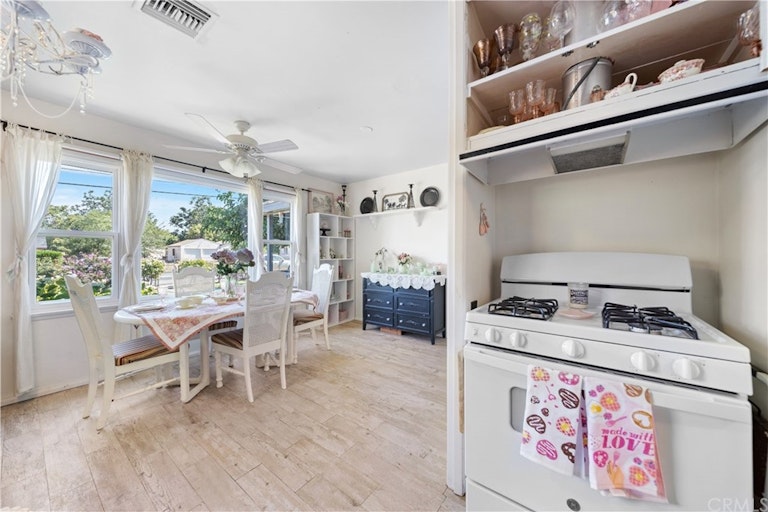 Photo 13 of 38 - 34273 Avenue E, Yucaipa, CA 92399