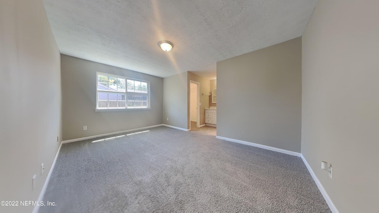 Photo 8 of 21 - 8038 Cayuga Trl S, Jacksonville, FL 32244