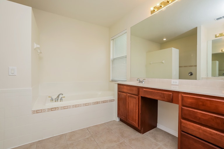 Photo 6 of 27 - 2640 Wyndam Bay Pl, Apopka, FL 32703