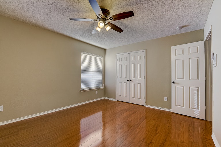 Photo 12 of 37 - 4009 Pear Ridge Dr, The Colony, TX 75056