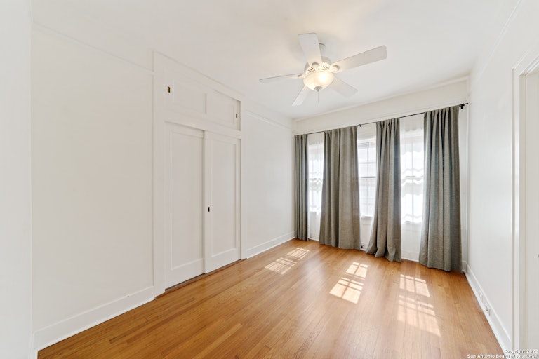 Photo 18 of 39 - 347 E Huisache Ave, San Antonio, TX 78212