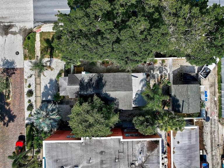 Photo 41 of 42 - 2010 Burlington Ave N, Saint Petersburg, FL 33713