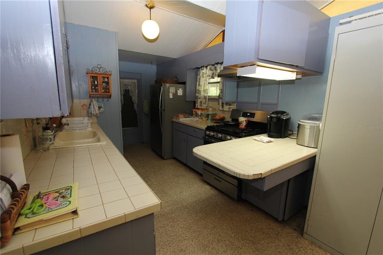 Photo 13 of 23 - 916 31st Ave E, Bradenton, FL 34208