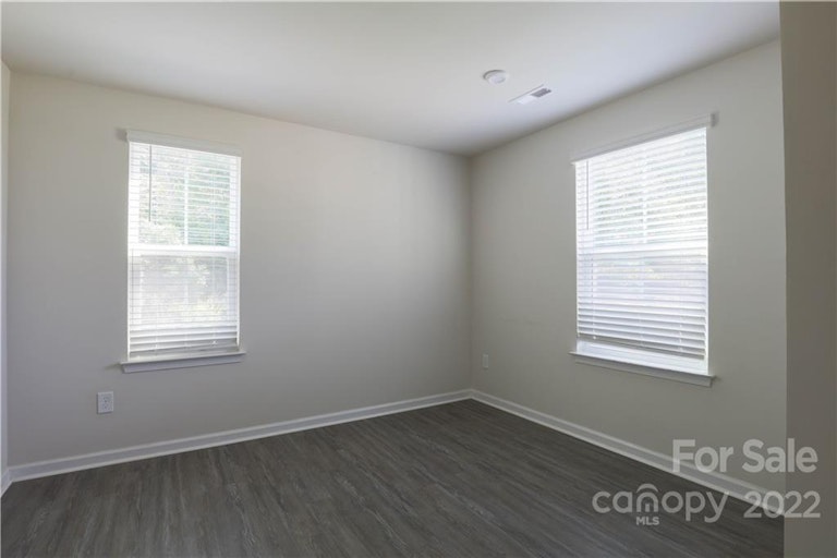 Photo 8 of 16 - 1156 Ashbury St, Charlotte, NC 28216