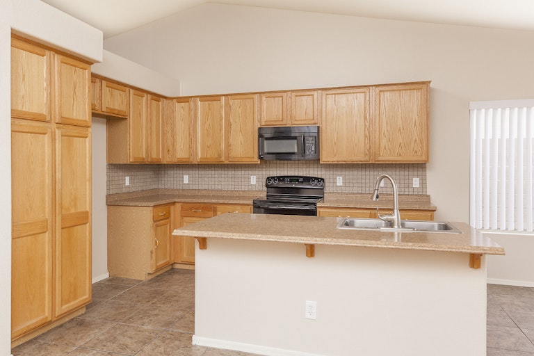 Photo 4 of 21 - 15000 W Honeysuckle Ln, Surprise, AZ 85374