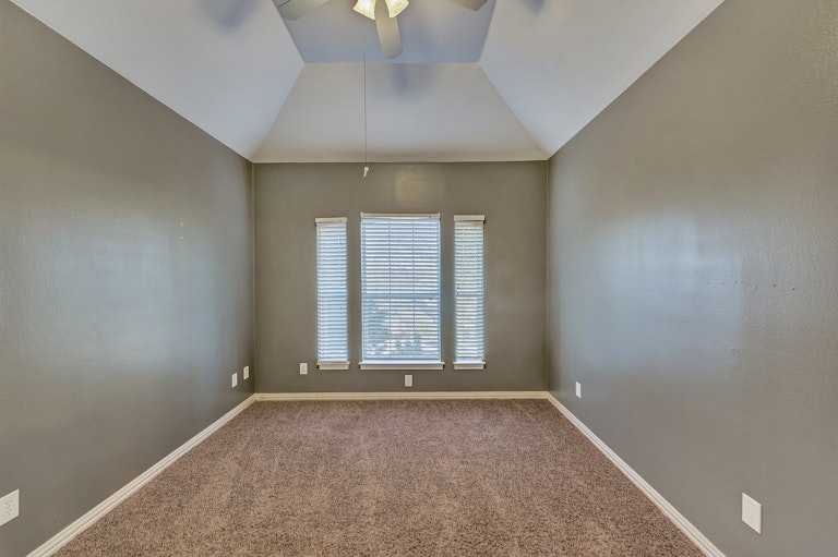 Photo 17 of 24 - 2809 Kingswood Dr, Grapevine, TX 76051