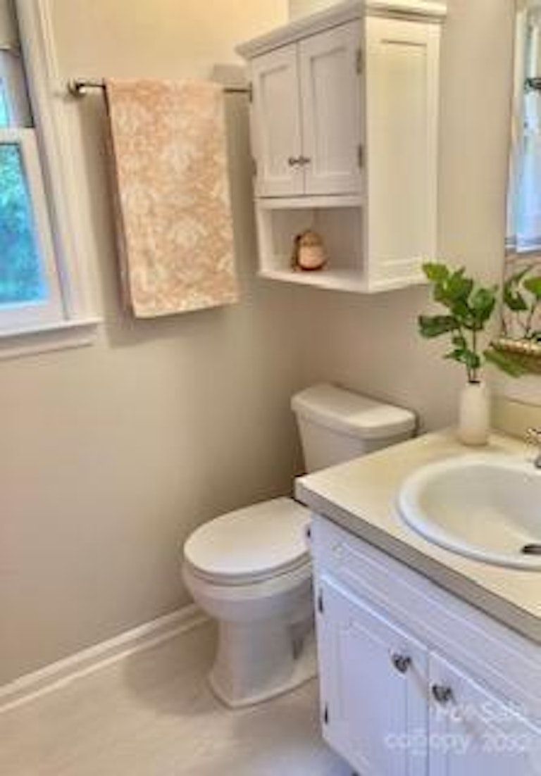 Photo 16 of 26 - 2801 Allenton Trails Ln, Charlotte, NC 28212