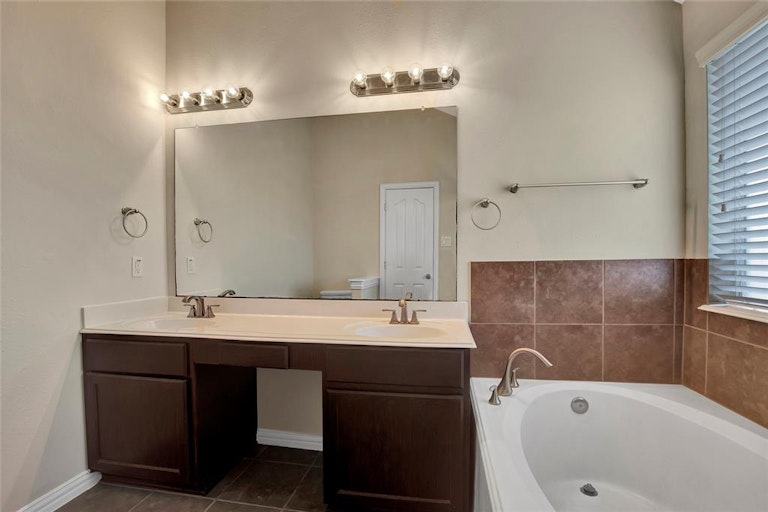 Photo 25 of 28 - 8302 Quest Ct, Rosharon, TX 77583